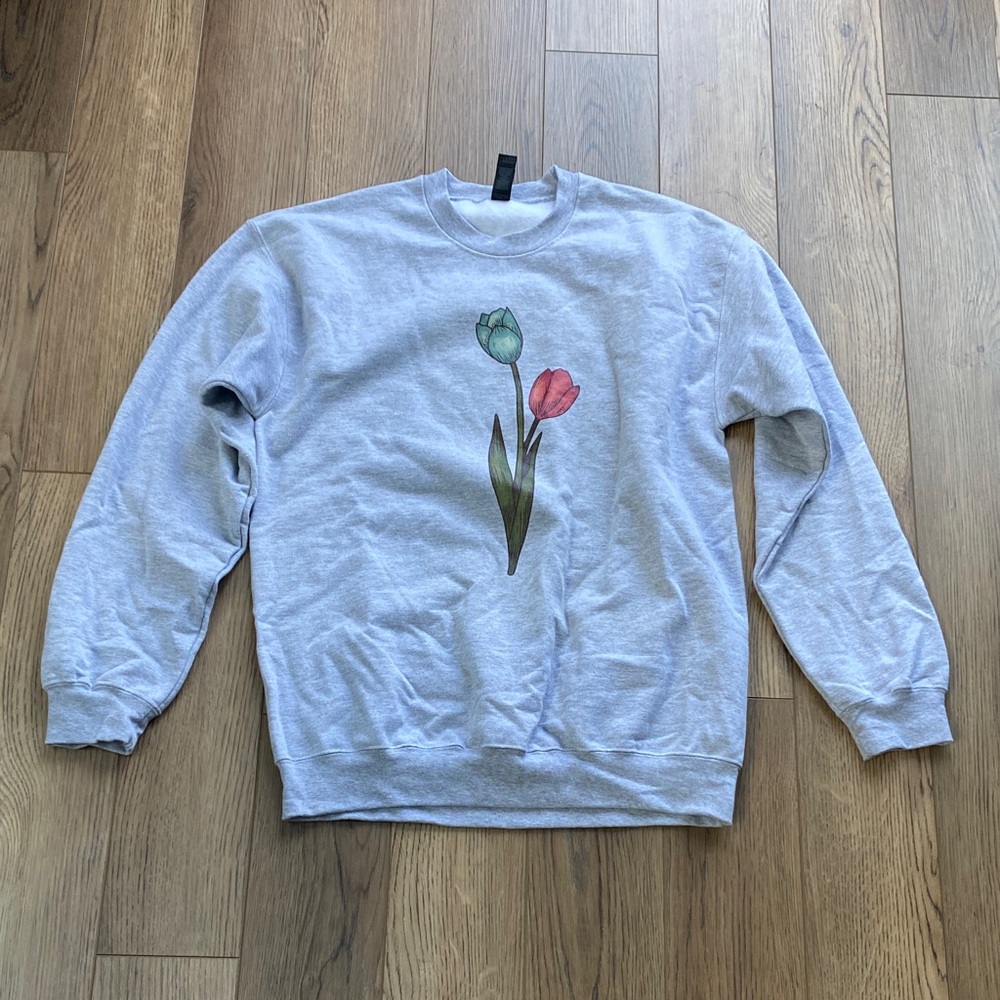 Gildan | Women’s Grey Tulip Print Sweatshirt | NWOT